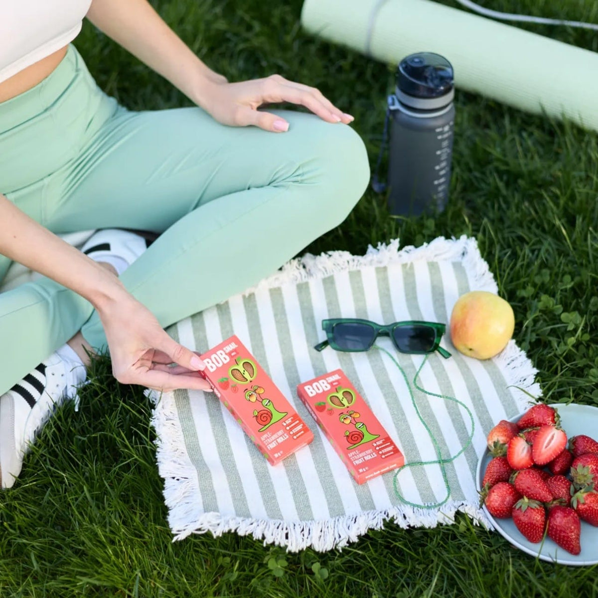 Bob Snail Rollsy Apple & Strawberry Snack with No Added Sugar - 30 g